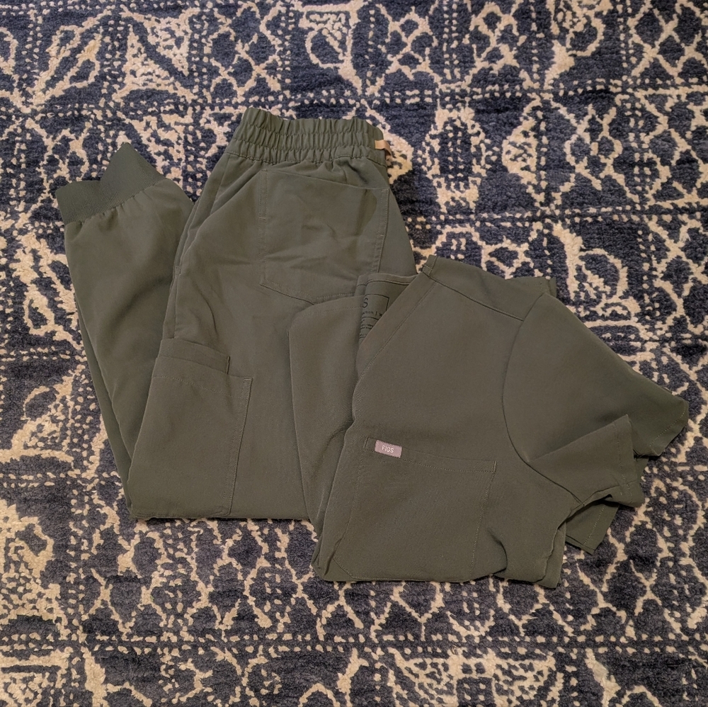Figs Moss Green Scrub Set M